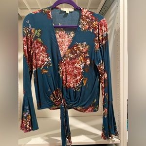 Butterfly sleeve top